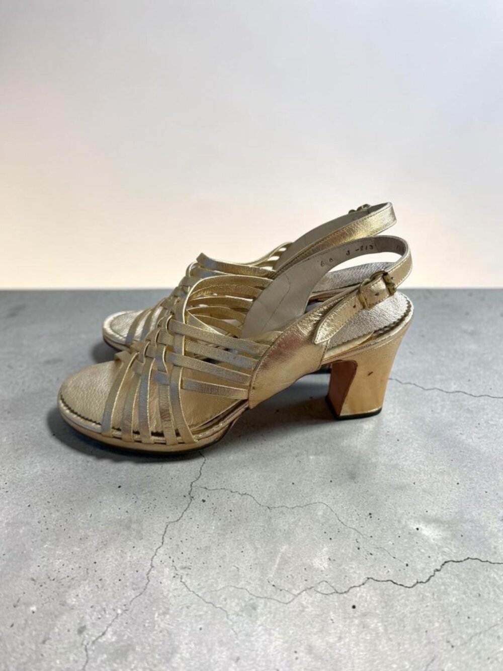 THAYER MCNEIL Vintage Gold Sandals Heels Size 7.5